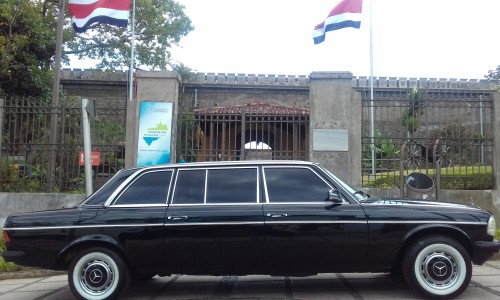 LIMOUSINEMuseoNacionaldeCostaRica.jpg