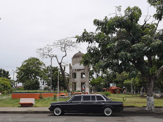 ParqueMorayCanasPuntarenas.MERCEDES300DW123LIMOUSINELANG.jpg